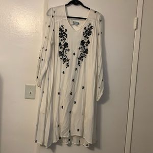 Off white and black hi lo long sleeve dress. Elastic waist sleeves. Cut out back